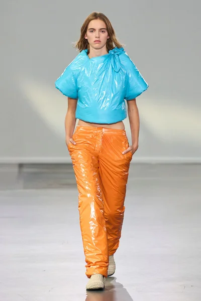 Look 10